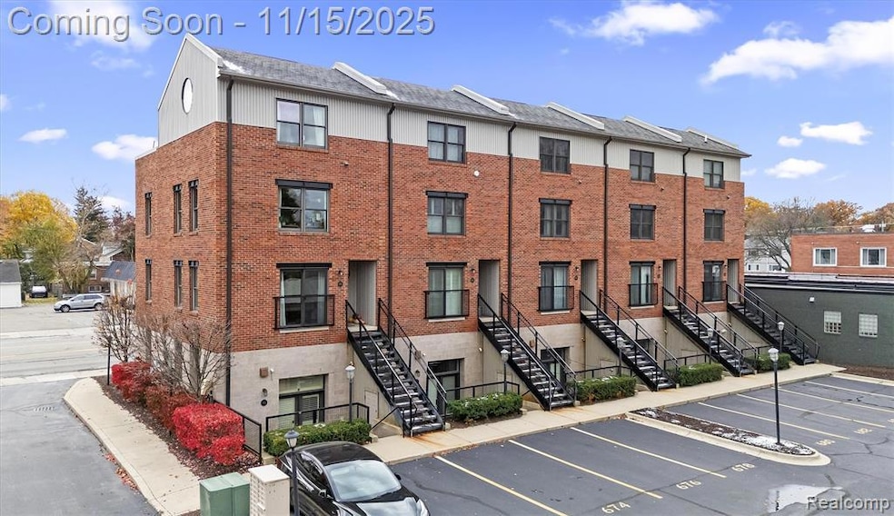 670 W 11 Mile Rd unit 10, Royal Oak, MI 48067 - photo 1