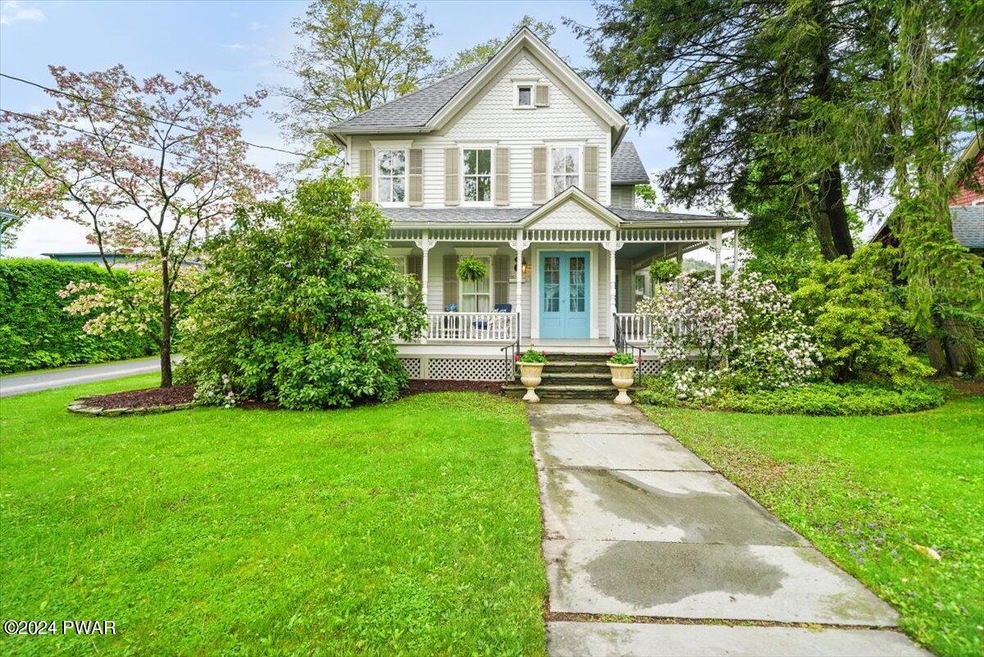 208 W Ann St, Milford, PA 18337 - photo 1