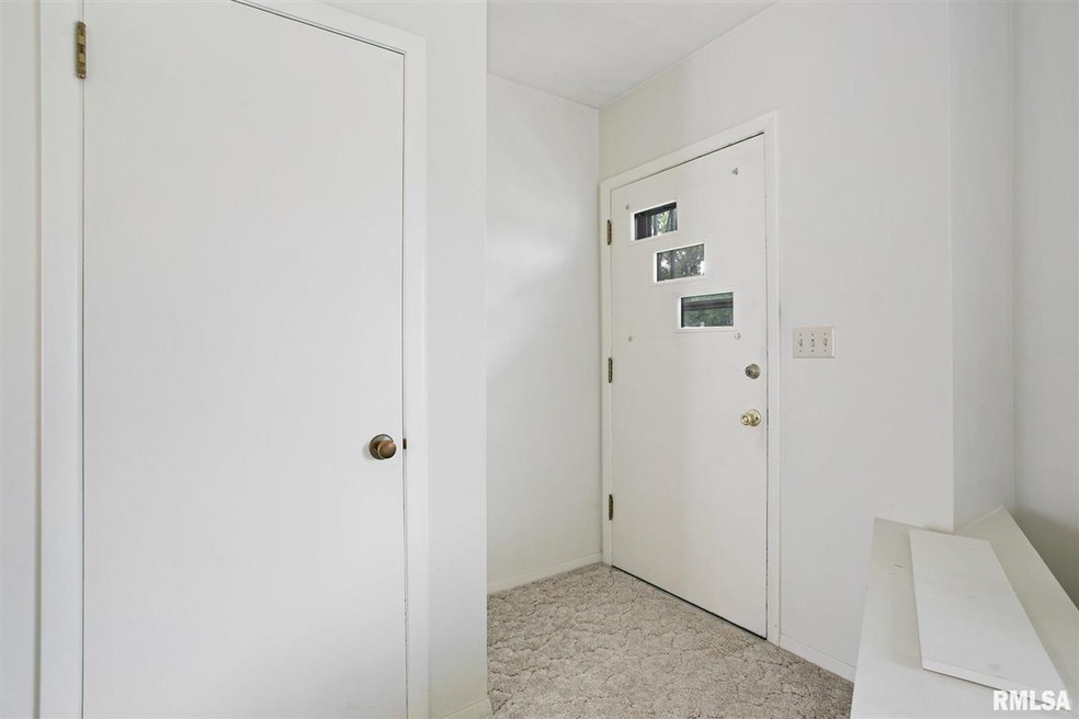 2 Columbia Ct NW, Davenport, IA 52804 - photo 1