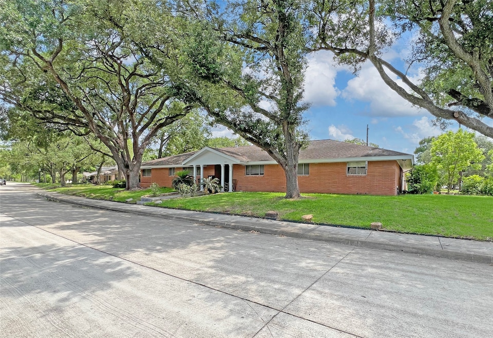 3641 Deal St, Houston, TX 77025 - photo 1