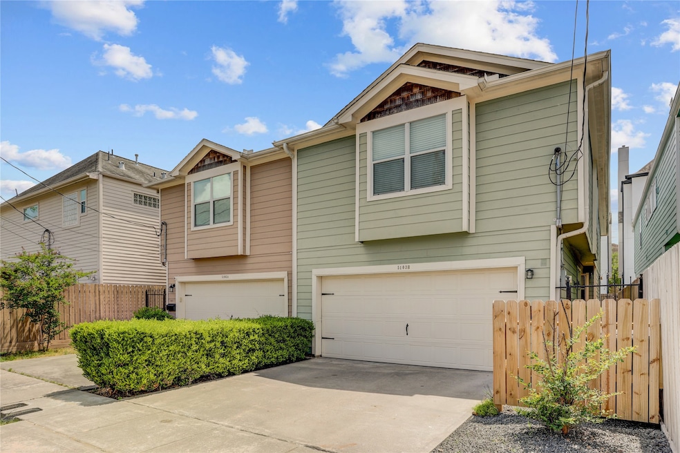 Welcome to 5103 Darling St #B. This charming two-s