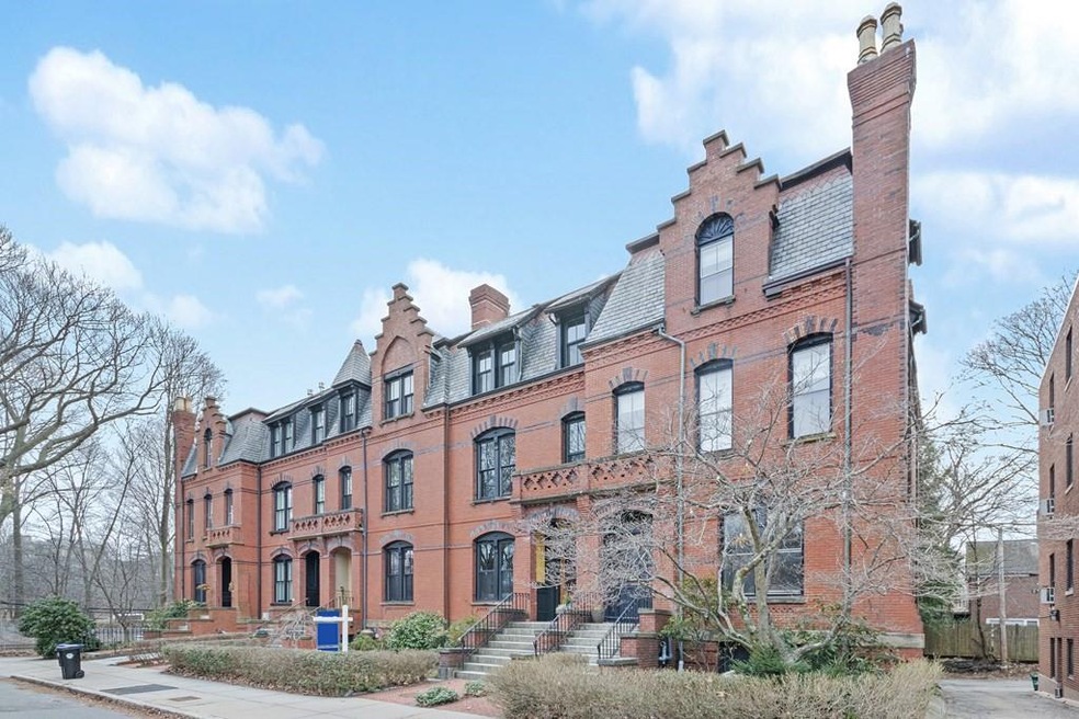 21 Monmouth Ct, Brookline, MA 02446 - photo 1