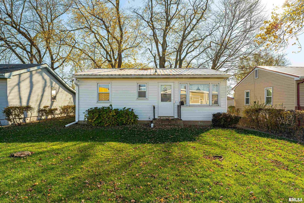 1715 Tremont St, Lincoln, IL 62656 - photo 1