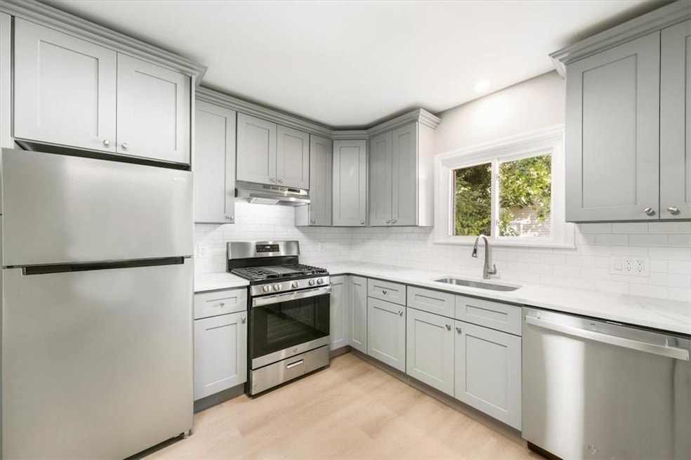 105 Maple St unit First Floor, Croton-On-hudson, NY 10520 - photo 1