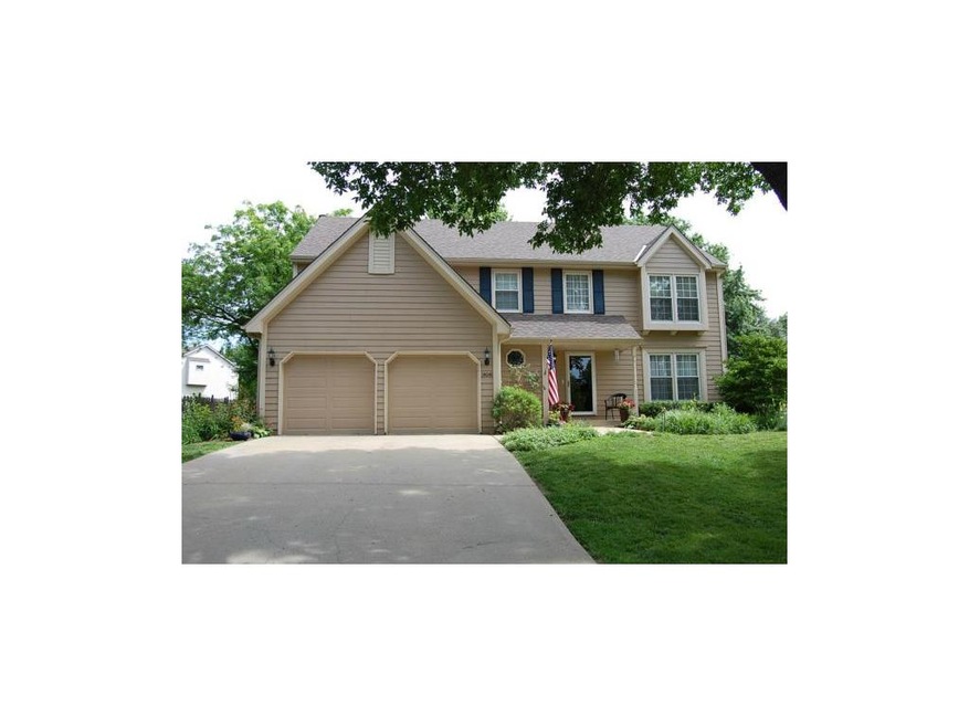 Wonderful 2 story Home in Homestead Woods.  Olathe