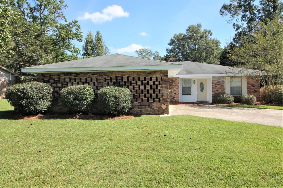 108 Pecan Grove