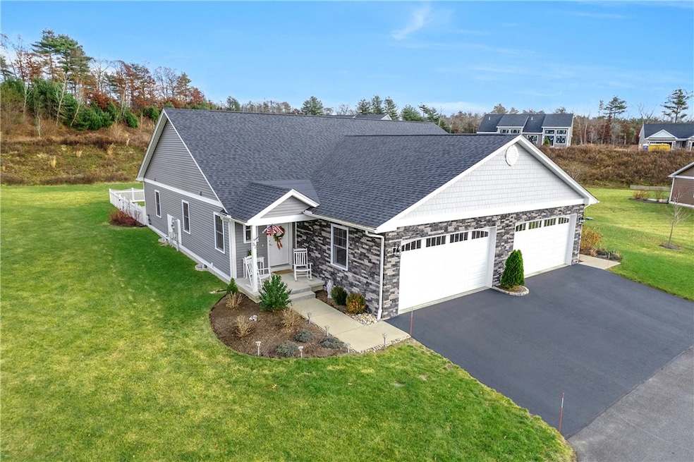 52 Bella Vista Cir unit 15, Chepachet, RI 02814 - photo 1