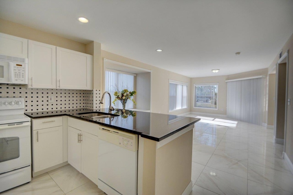 4871 VIA PALM LAKES 701