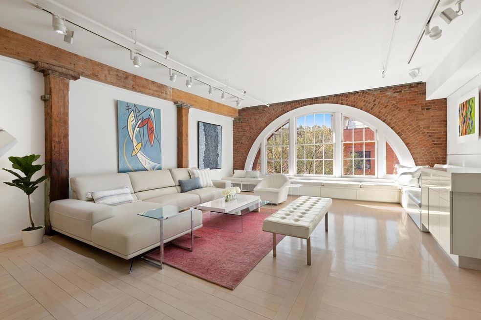 Pending $2,750,000 • Co-Listing Agent