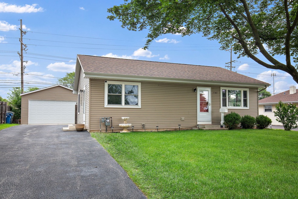 1107 Denver Dr, Carpentersville, IL 60110 - photo 1