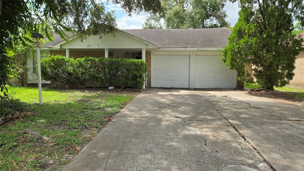 10907 Sharpview Dr, Houston, TX 77072 - photo 1