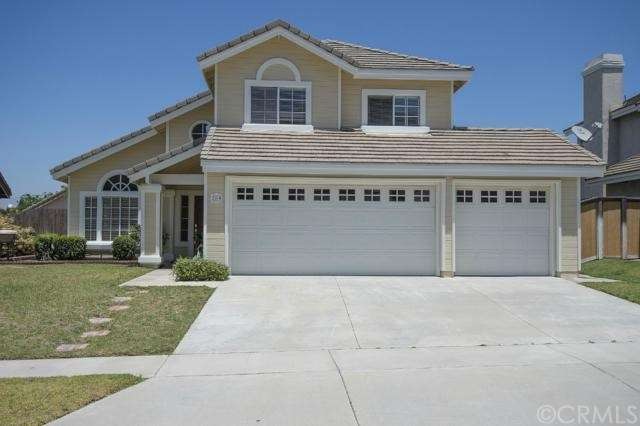 Gorgeous Curb Appeal!