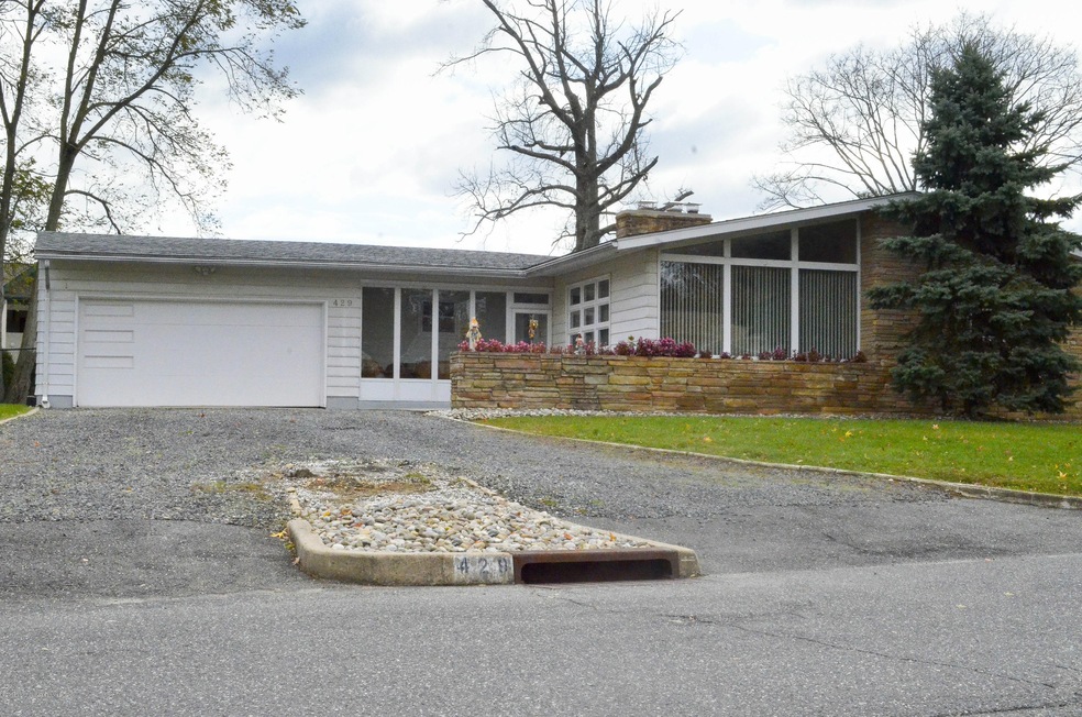 429 Maple Ln, Middletown, NJ 07748 - photo 1