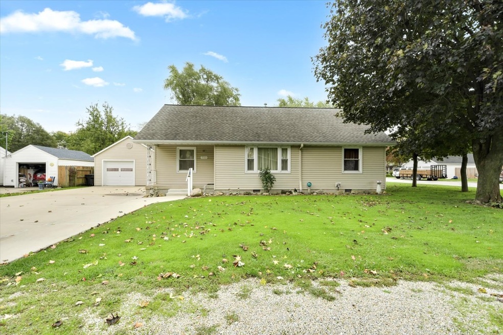 701 E Daggy St, Tuscola, IL 61953 - photo 1