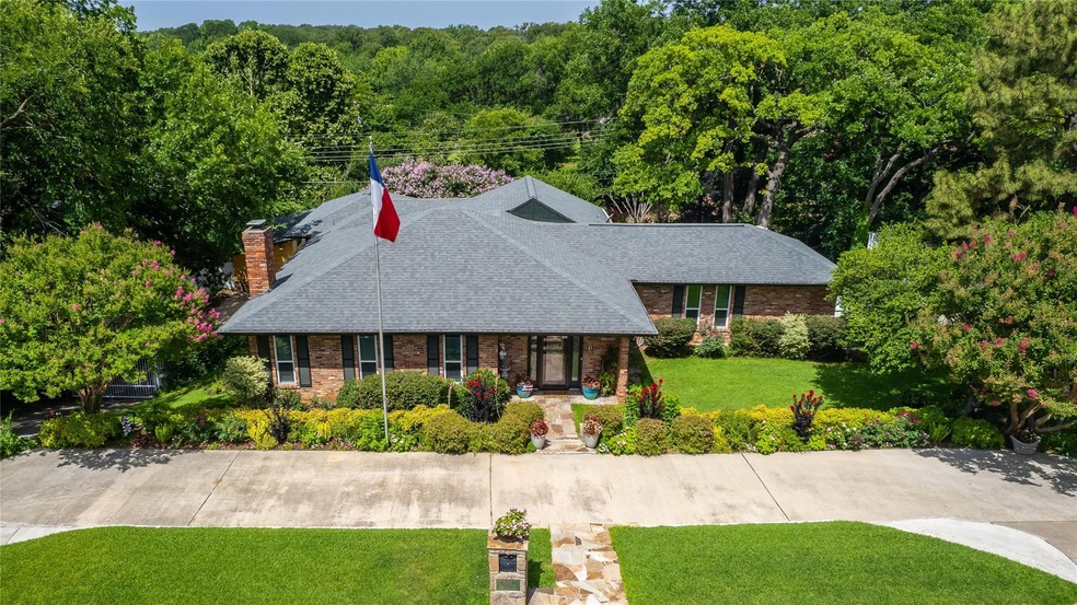 1005 Edgecliff Dr, Bedford, TX 76022 - photo 1