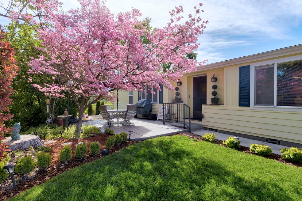 123 NW Wrightwood Cir, Grants Pass, OR 97526 - photo 1