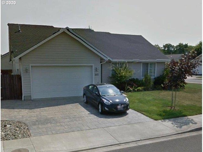 253 Cypress St, Sutherlin, OR 97479 - photo 1