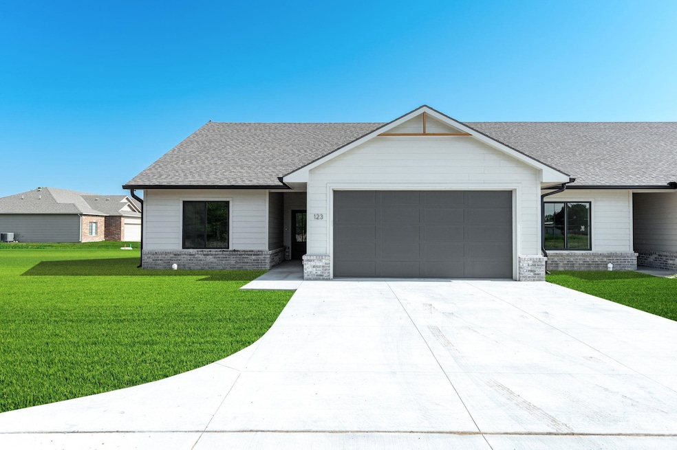 123 N Sheridan Ave, Valley Center, KS 67147 - photo 1