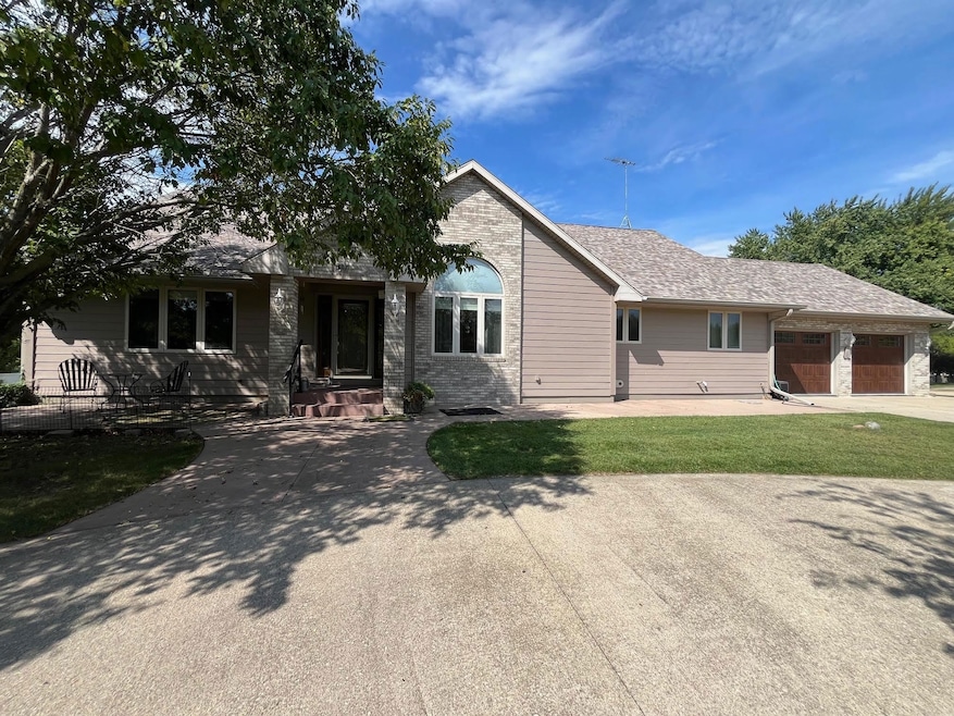 1817 10th Ave E, Spencer, IA 51301 - photo 1