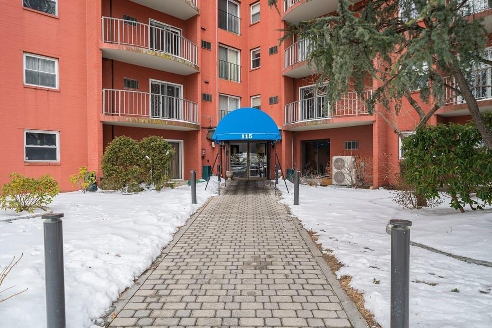 Sagamore Place Condominiums unit 806, Quincy, MA 02171 - photo 1