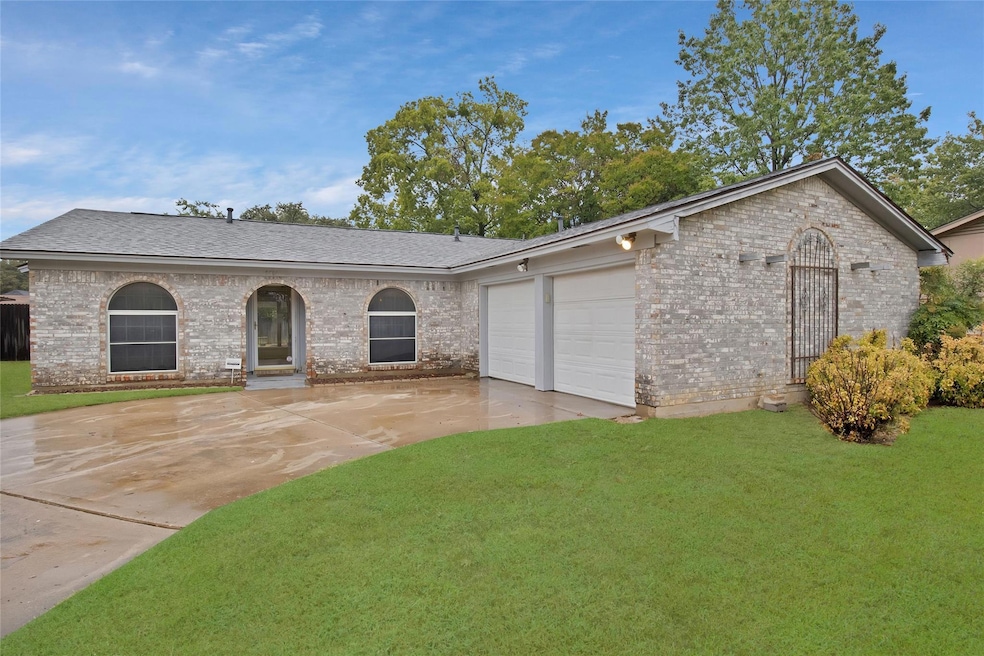2304 Windsor Ct, Bedford, TX 76022 - photo 1