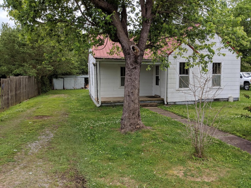 332 Maplewood Dr, Shelbyville, TN 37160 - photo 1