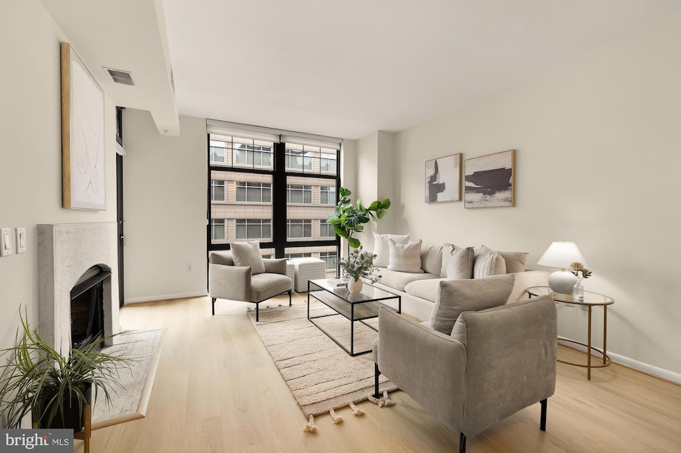 Clarendon 1021 unit 702, Arlington, VA 22201 - photo 1