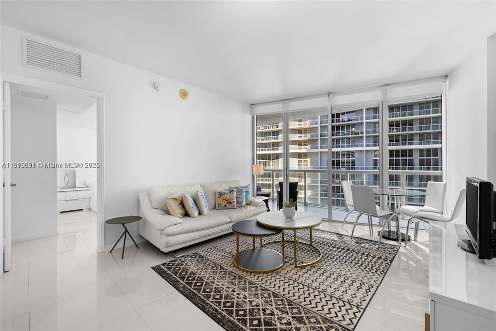 Icon Brickell Tower 2 unit 2206, Miami, FL 33131 - photo 1