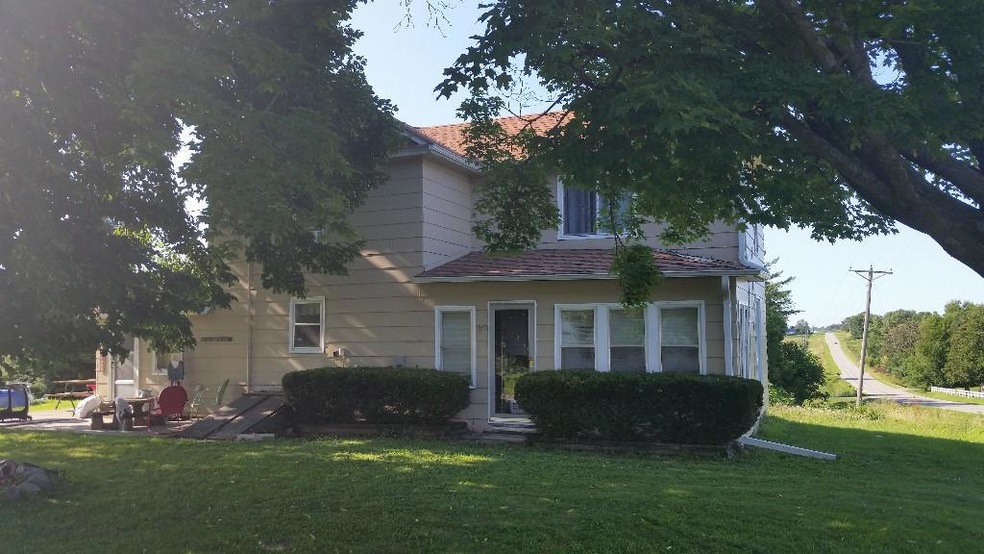 4957 Highway S74 S, Newton, IA 50208 - photo 1