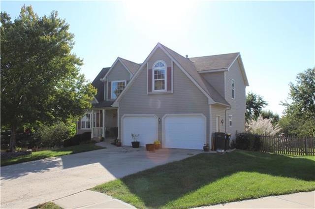 408 Maple Ct, Lansing, KS 66043 - photo 1