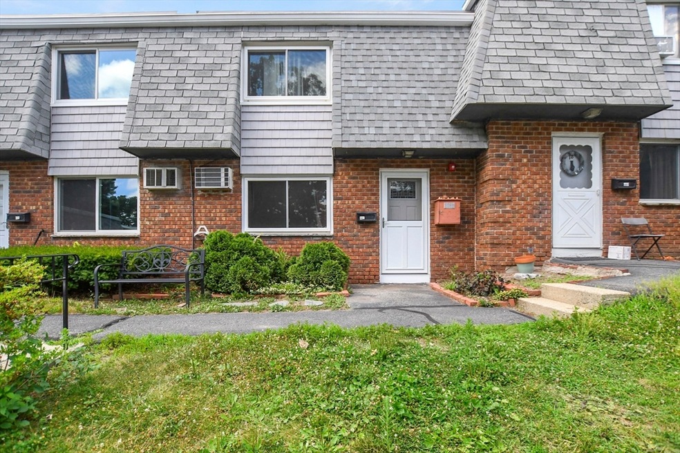 141 Thissell Ave unit 19, Dracut, MA 01826 - photo 1