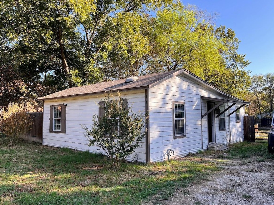 106 Hickory St, Cleburne, TX 76033 - photo 1
