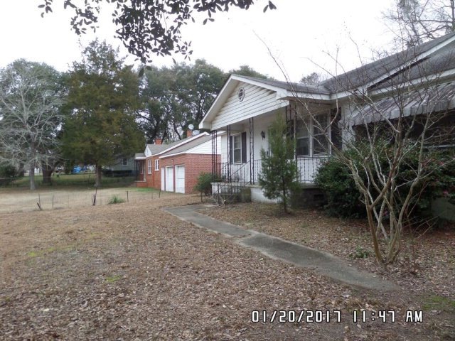 1502 E Lee St, Camden, SC 29020 - photo 1