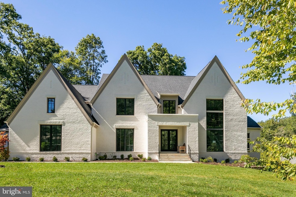 8020 Georgetown Pike, McLean, VA 22102 - photo 1