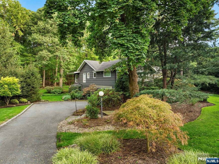 Sold $2,350,000 • Co-Listing Agent