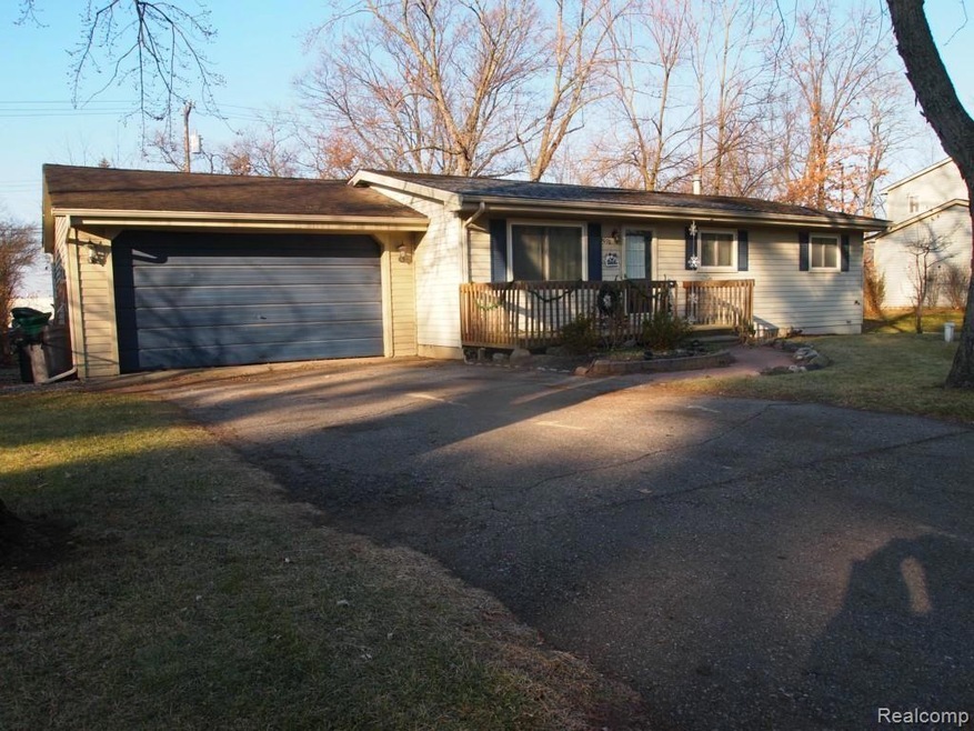 4070 Circle Blvd, West Bloomfield, MI 48323 - photo 1