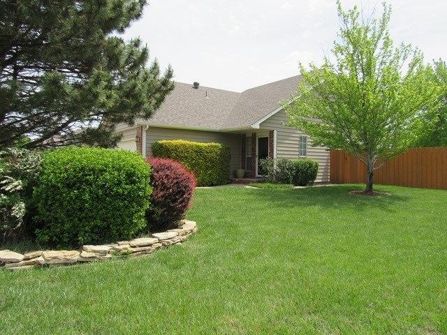 2 Car Garage, Vinyl Siding