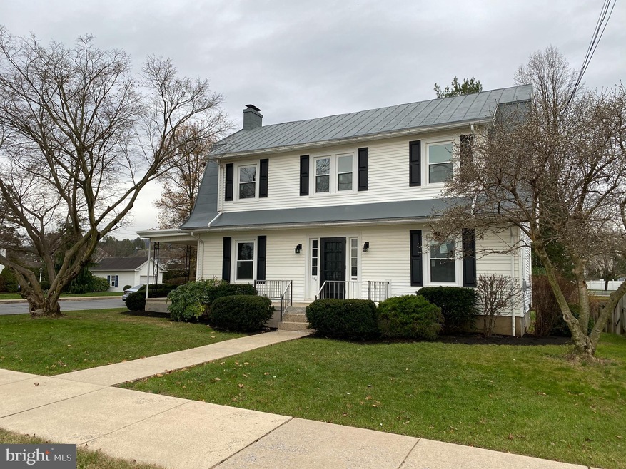 500 W High St, Womelsdorf, PA 19567 - photo 1