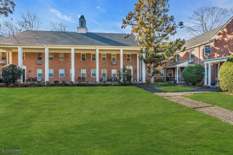 132 Claremont Rd unit 5B, Bernardsville, NJ 07924 - photo 1