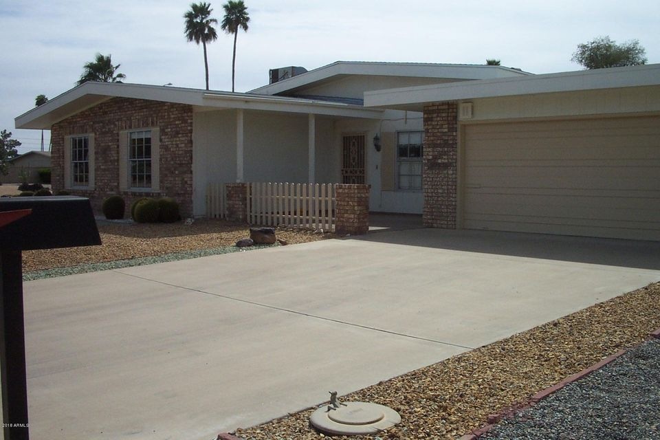 Front of home at 10701 W Palmeras Dr