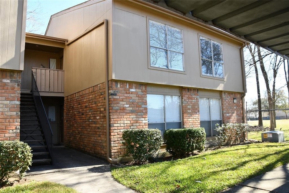 5661 Birchmont Dr unit 5, Houston, TX 77091 - photo 1
