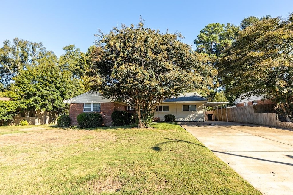 5170 Meadowcrest Cir, Memphis, TN 38117 - photo 1