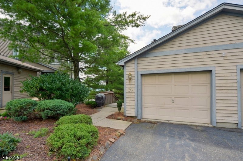 602 Skyline Dr, Haledon, NJ 07508 - photo 1