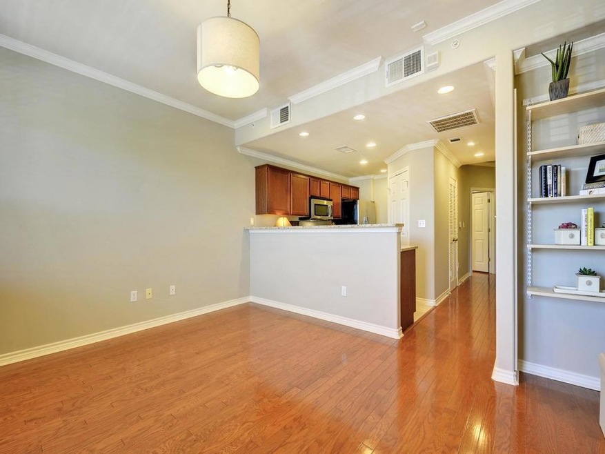 305 E 31st St unit 5, Austin, TX 78705 - photo 1