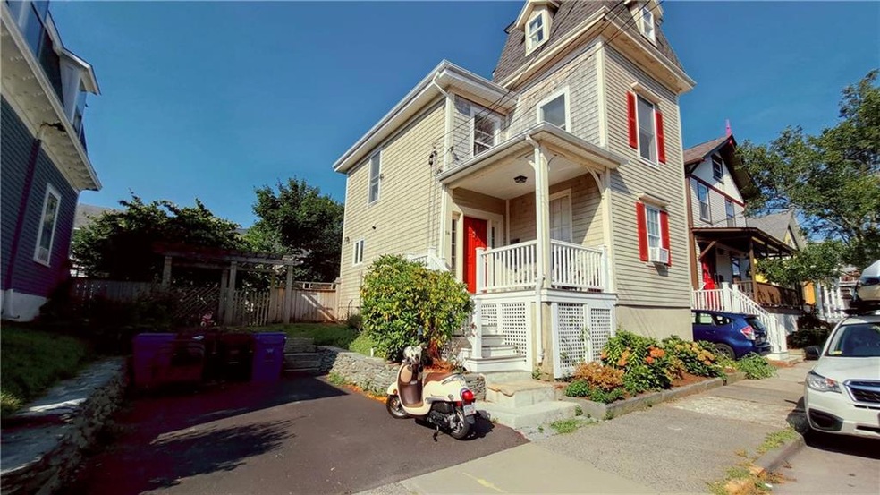 14 Pond Ave unit 2, Newport, RI 02840 - photo 1