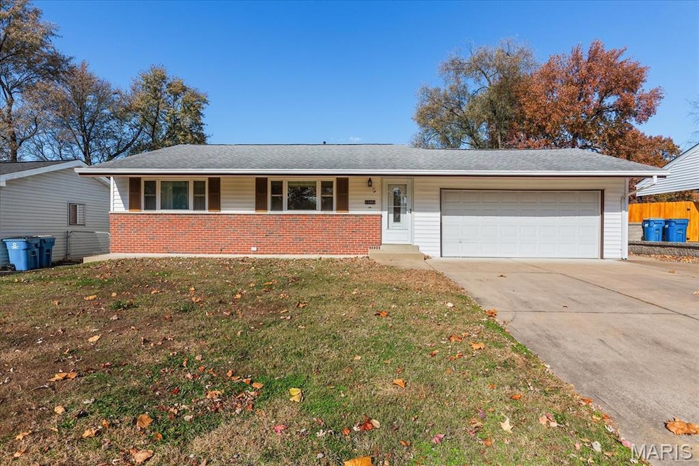 11061 Galaxy Dr, Maryland Heights, MO 63043 - photo 1