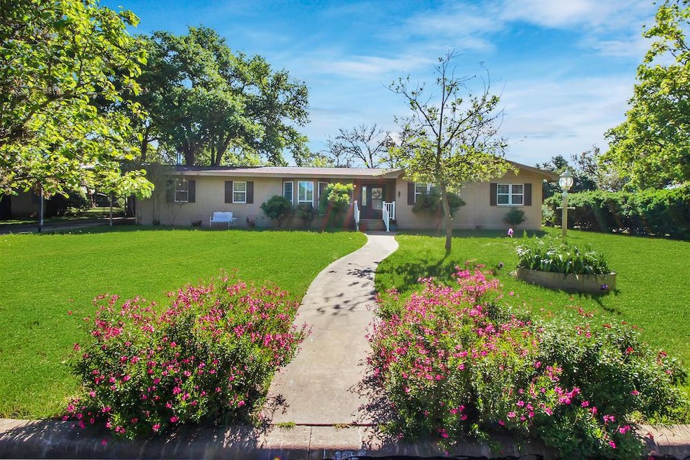 108 Glenwood Dr, Fredericksburg, TX 78624 - photo 1