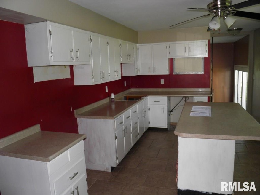 5125 W 49th St, Davenport, IA 52806 - photo 1