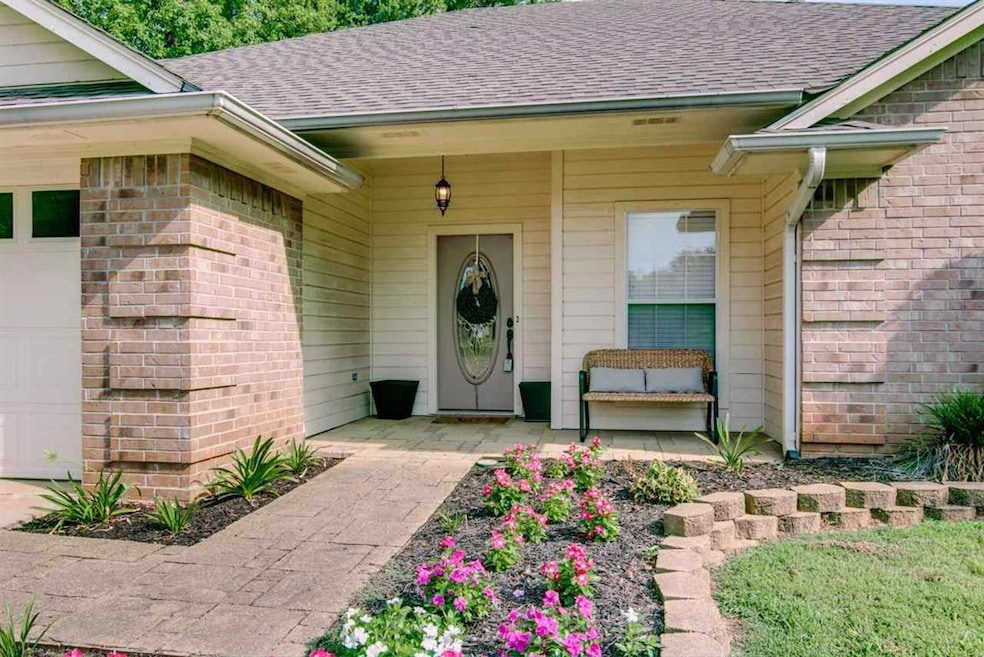 16 White Oak Ln, Wake Village, TX 75501 - photo 1