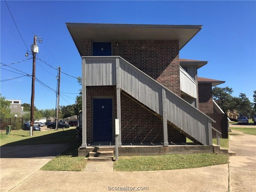 803 Autumn Cir unit B, College Station, TX 77840 - photo 1